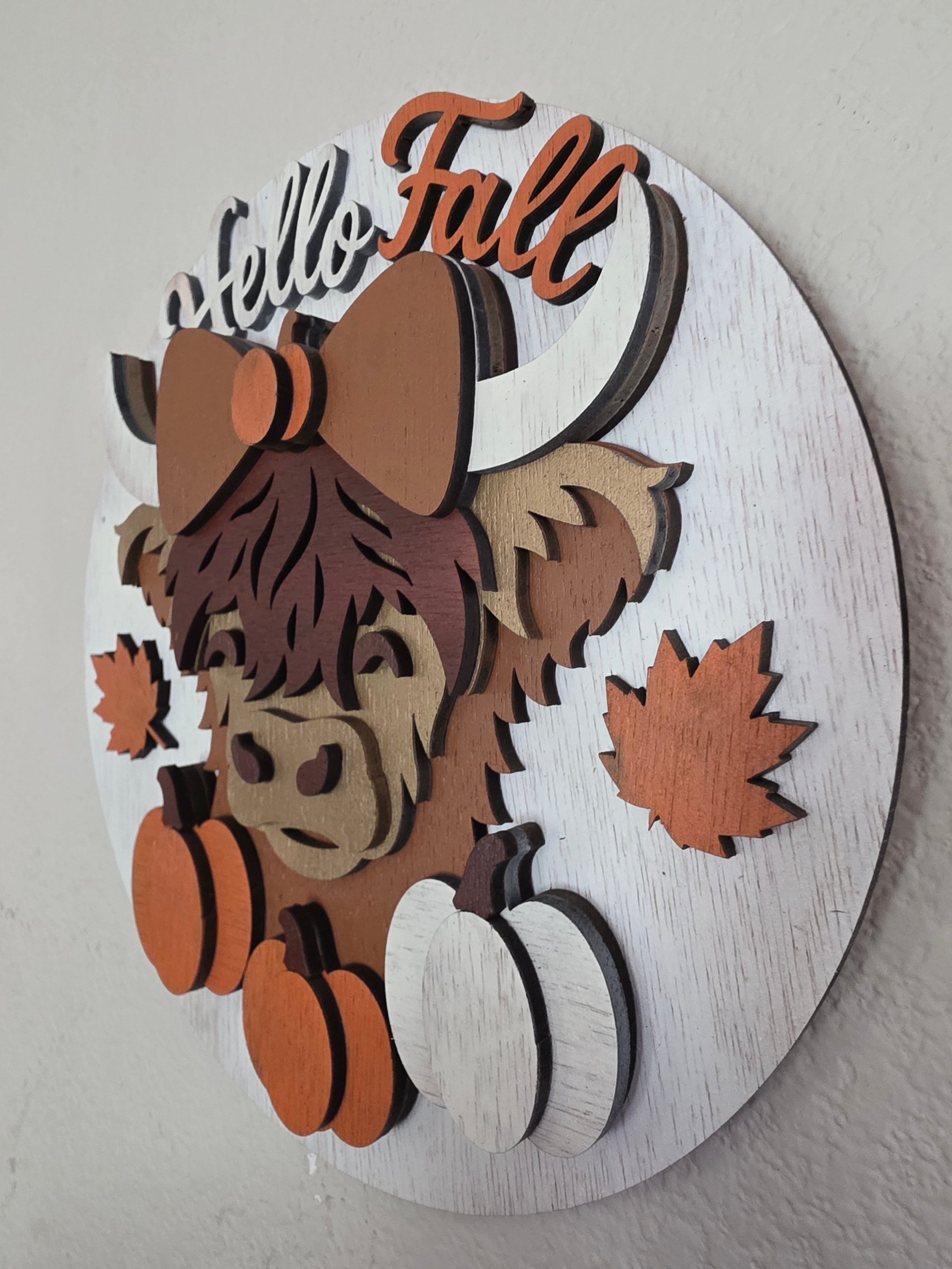 Hello Fall Highland Cow Round Wood Sign – Farmhouse Décor