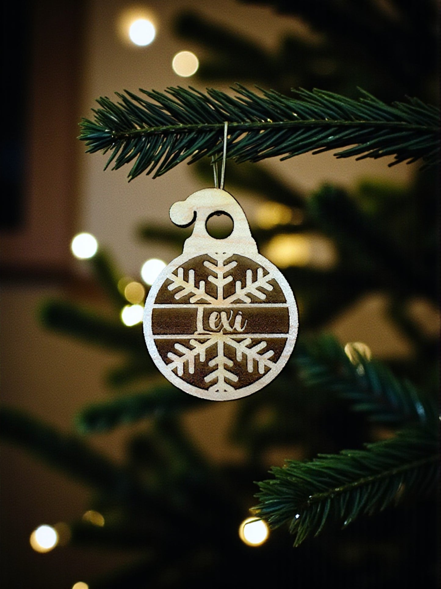 🎄 Personalized Premium Maple Christmas Ornament – Your Name Engraved