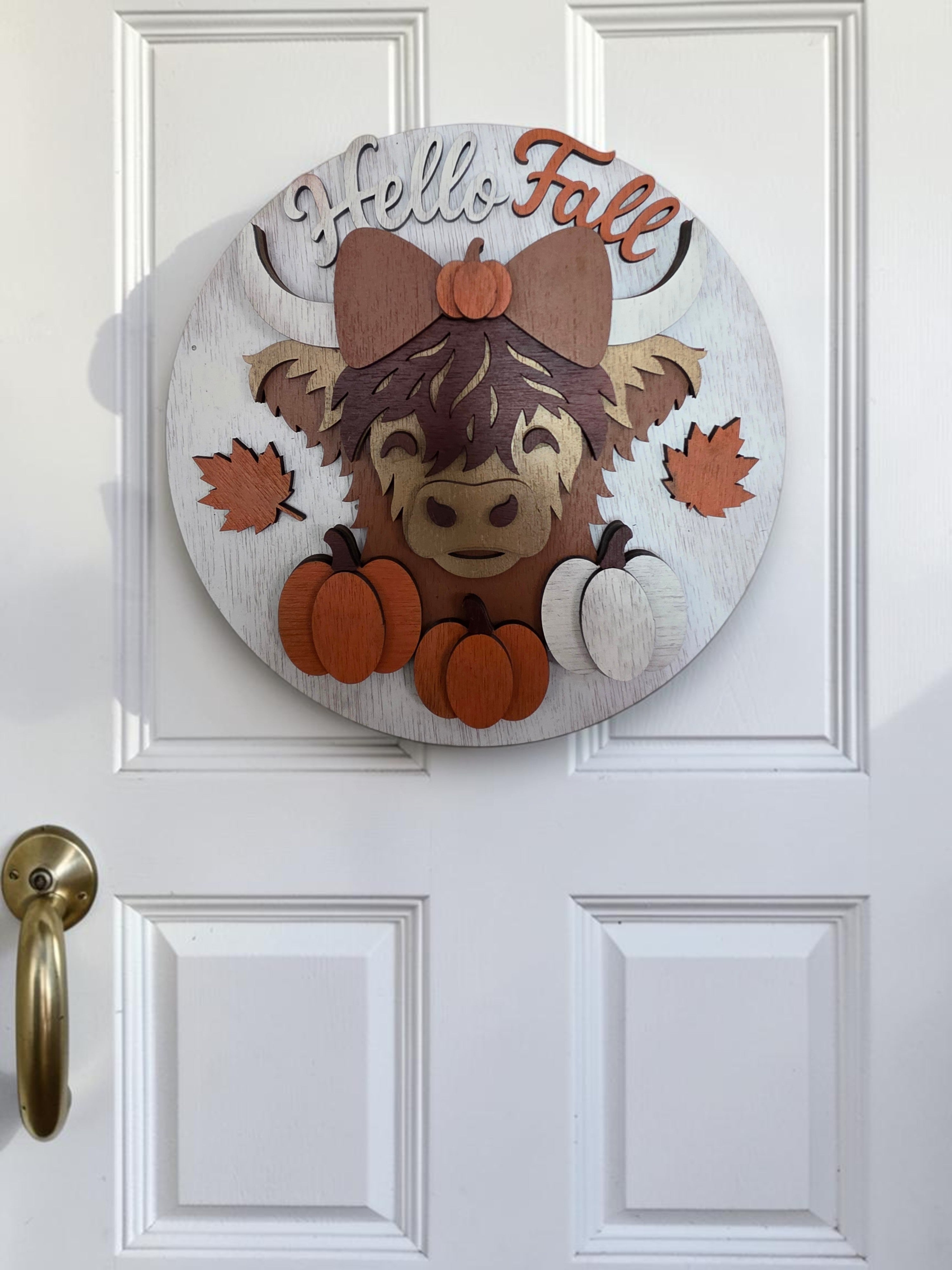 Hello Fall Highland Cow Round Wood Sign – Farmhouse Décor