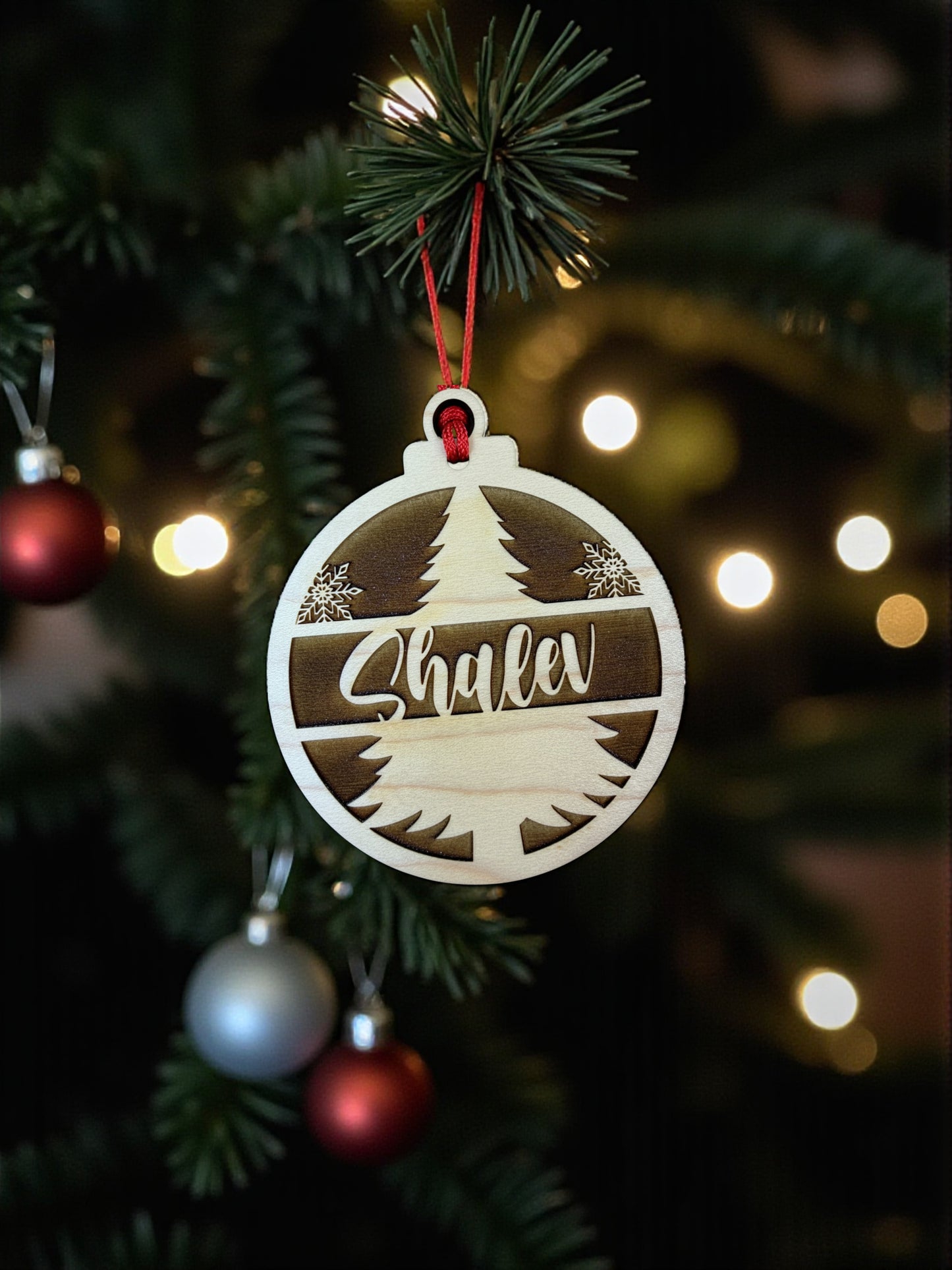 🎄 Personalized Premium Maple Christmas Ornament – Your Name Engraved