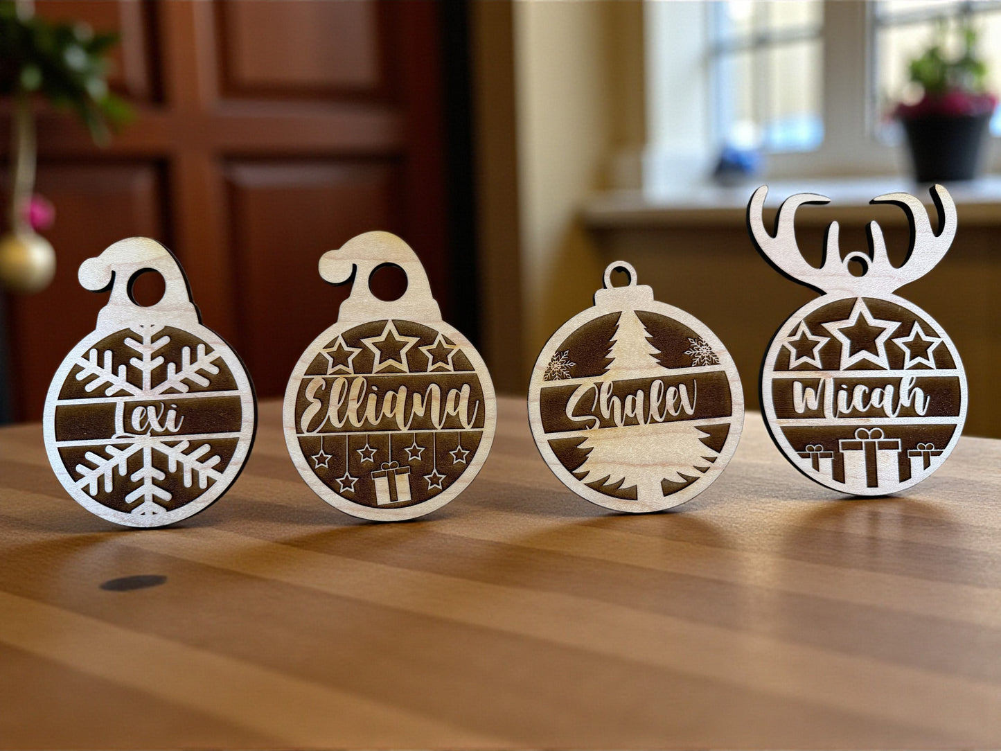 🎄 Personalized Premium Maple Christmas Ornament – Your Name Engraved